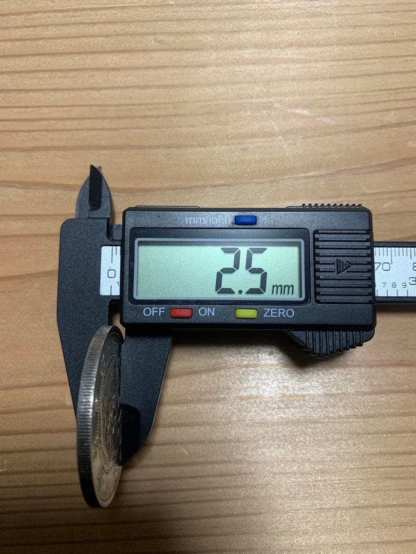 一圓銀貨明治三年　半欠貝園