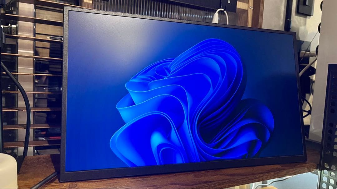 美品　モバイルモニター 18.5インチ 120Hz 自立型スタンド