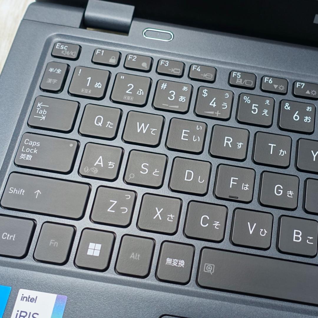 １０コアＣＰＵで最新モデルと同じデザインの超軽量バリ速モバイル✨１２世代コアｉ５