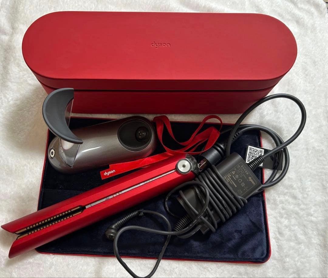 ケーブルレスで使えるDyson Corraleのレッドモデル、専用ケース付き