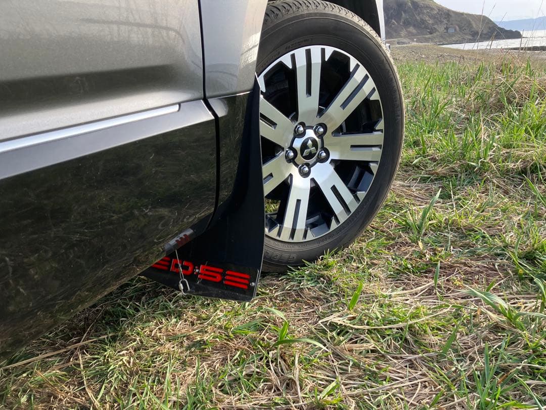 デリカD5 マッドフラップ黒（反射シート付）後期型専用 SUS304#400