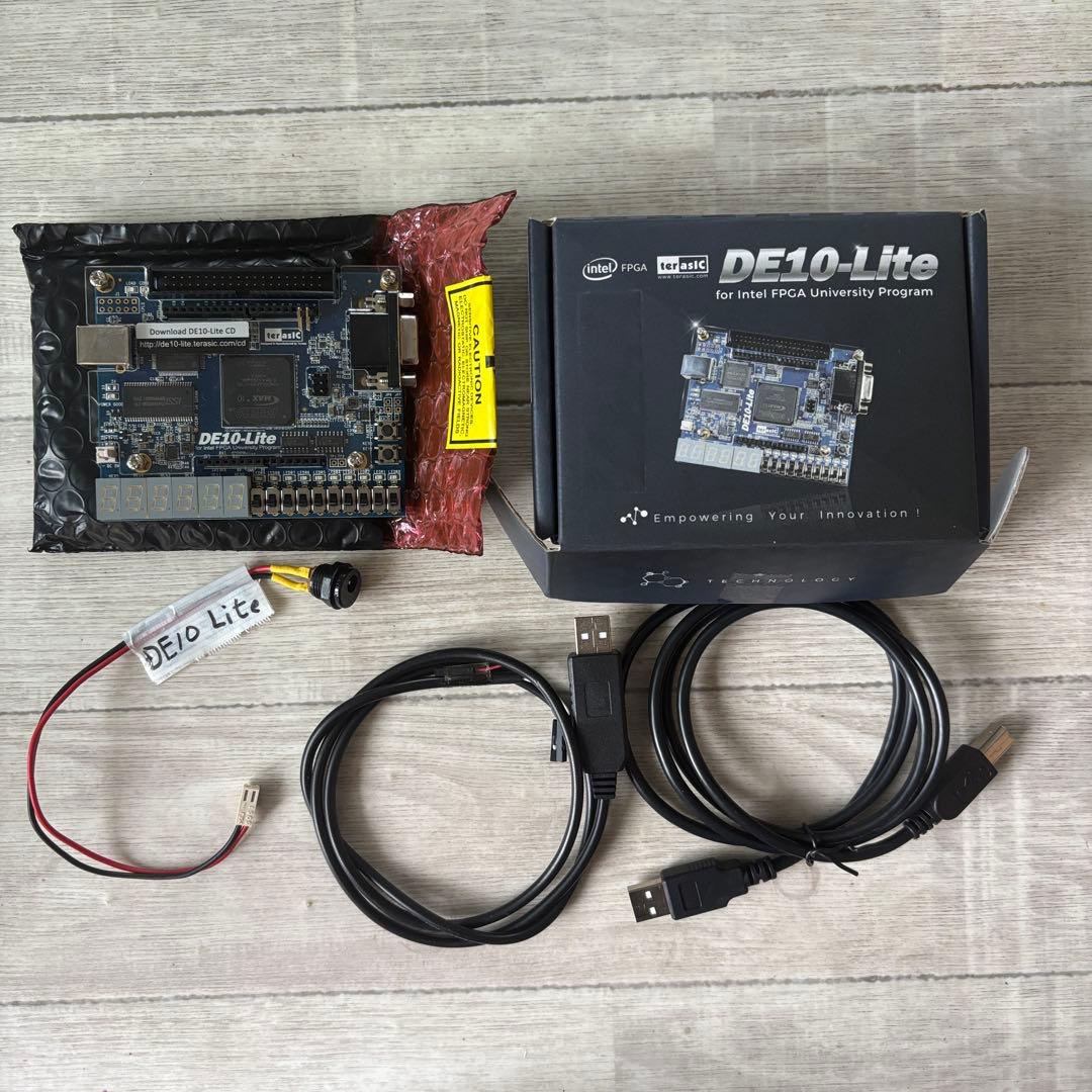 Intel DE10-Lite 開発ボード