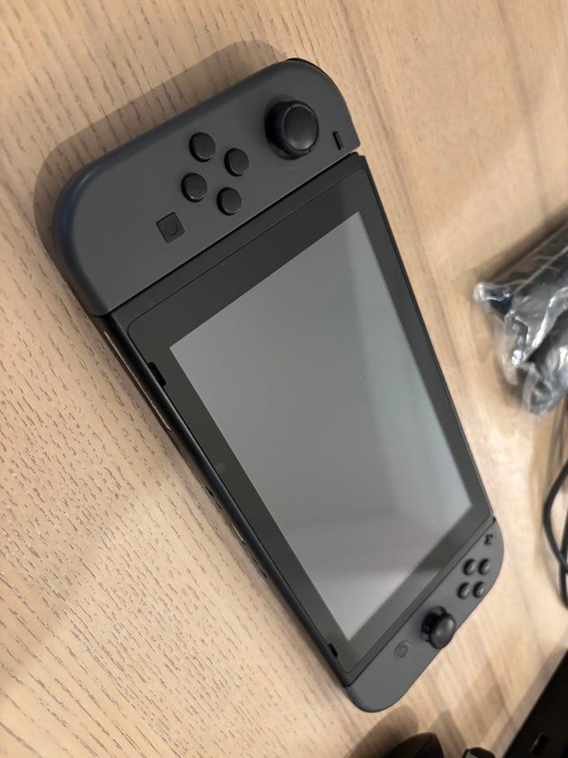 Nintendo Switch 本体（グレー）+Joy-Con（青+黄）+ケース
