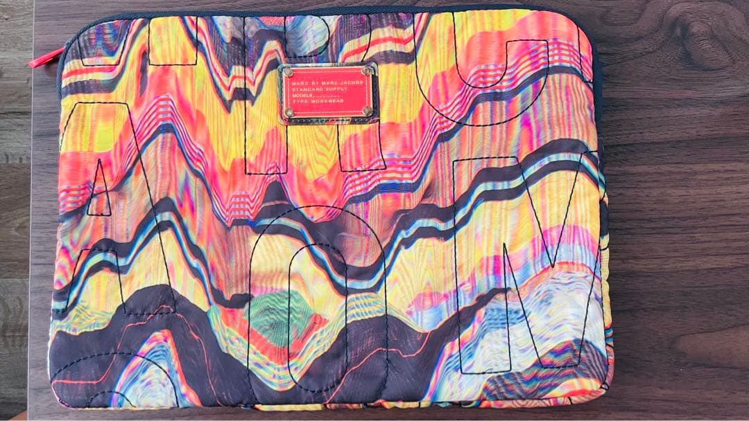 カラフルなMacBookケース