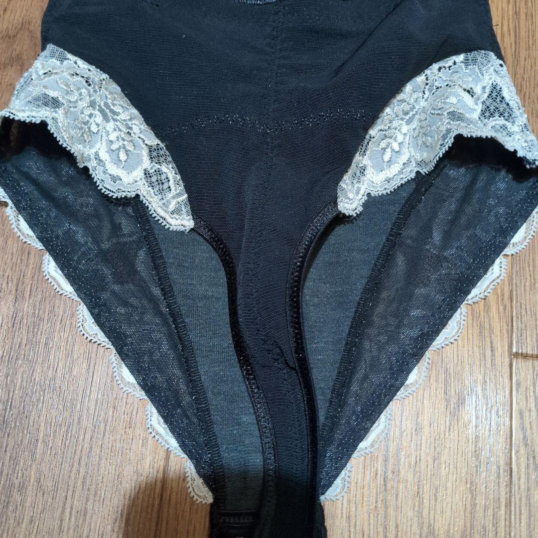 グラントイーワンズ　Tバックボディスーツ ブラック