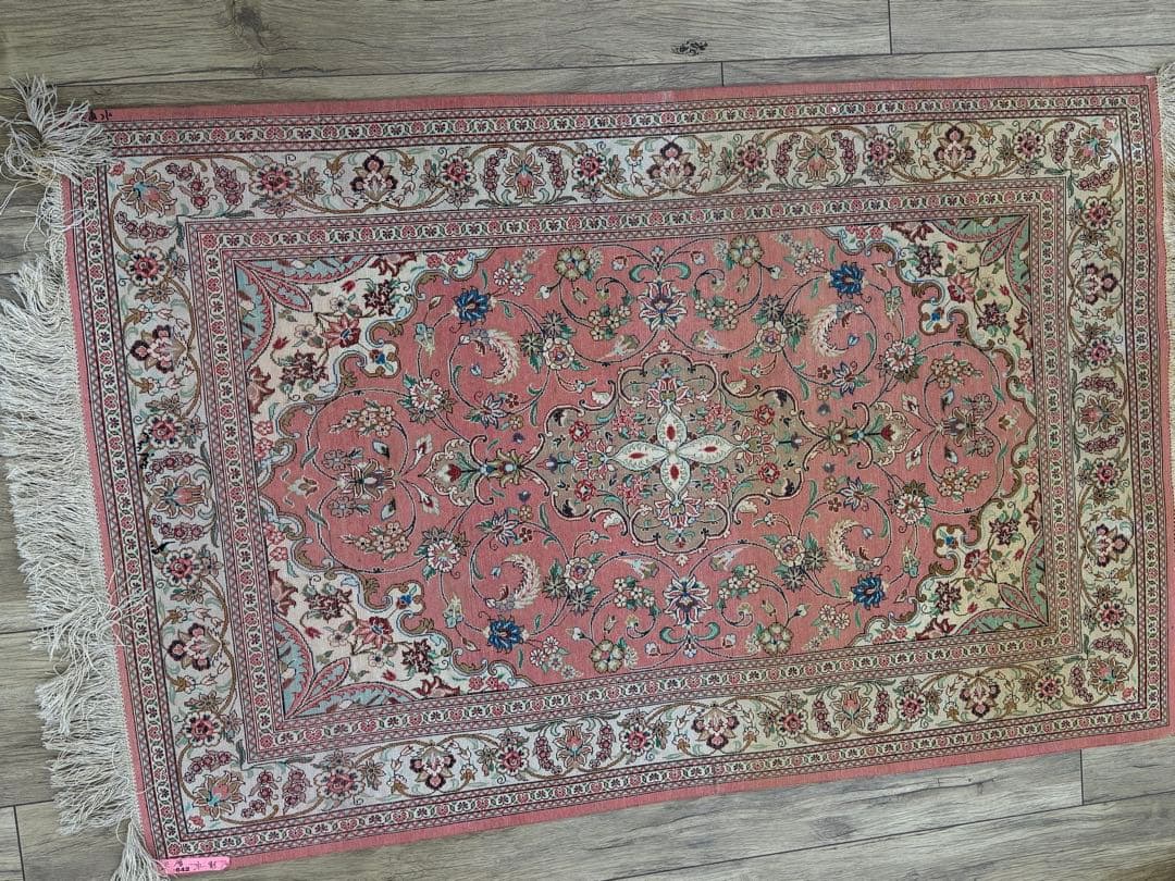 専用　マラゲ産　シルク　ペルシャ絨毯　122✖️79cm け東7-1217