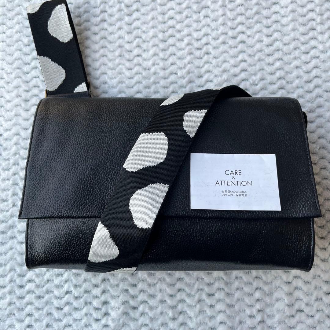 【美品】イアパピヨネ 柄ワイドテープショルダーバッグ　ダルメシアン ボディバッグ