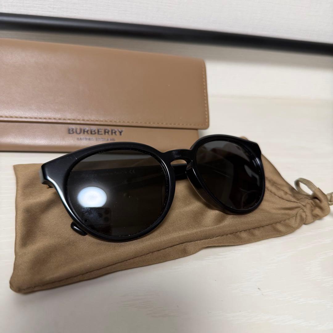 BURBERRY ブラック ラウンド型サングラス