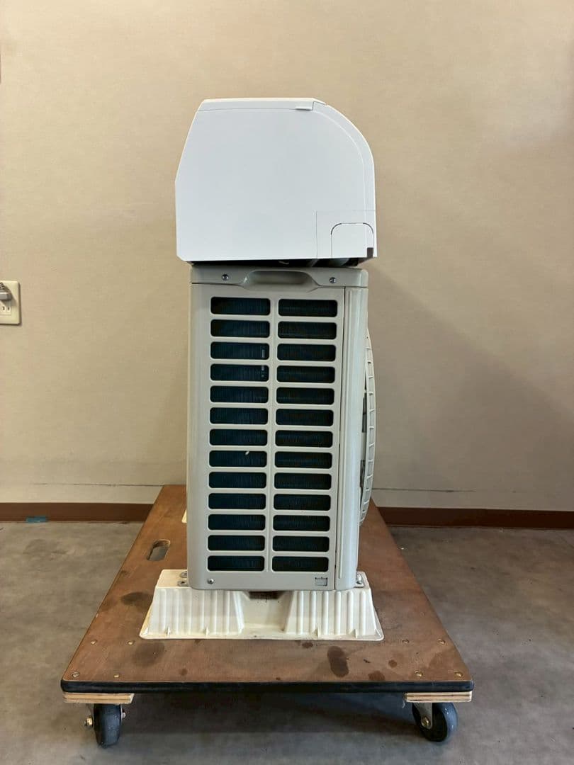 2083 日立【RAS-DM22LE9 (W)】2022年 6畳 エアコン 中古