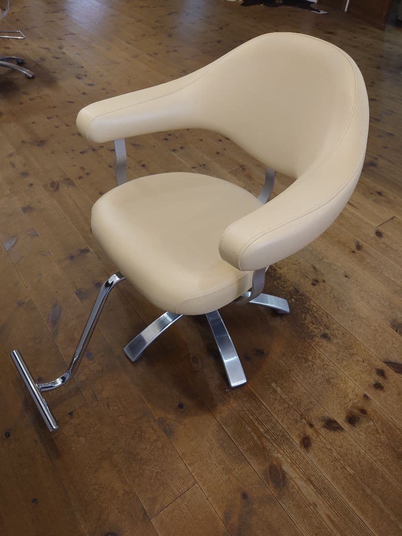 【期間限定10/31まで】オオヒロ　美容スタイリングチェア　ベージュ