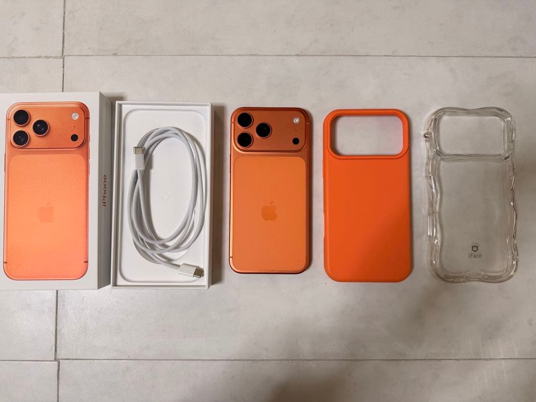 【最終価格】iPhone 17proMaxオレンジ 本体とケース