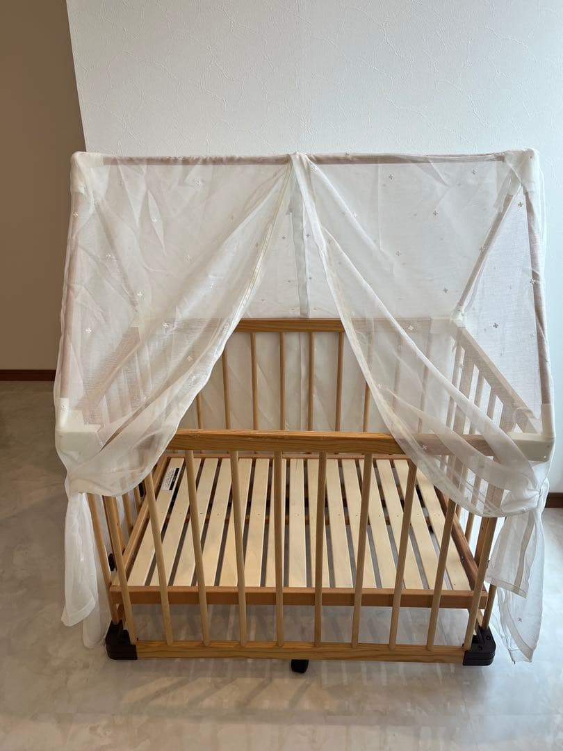 キャノピー付き★ファルスカ　ベビーベッド