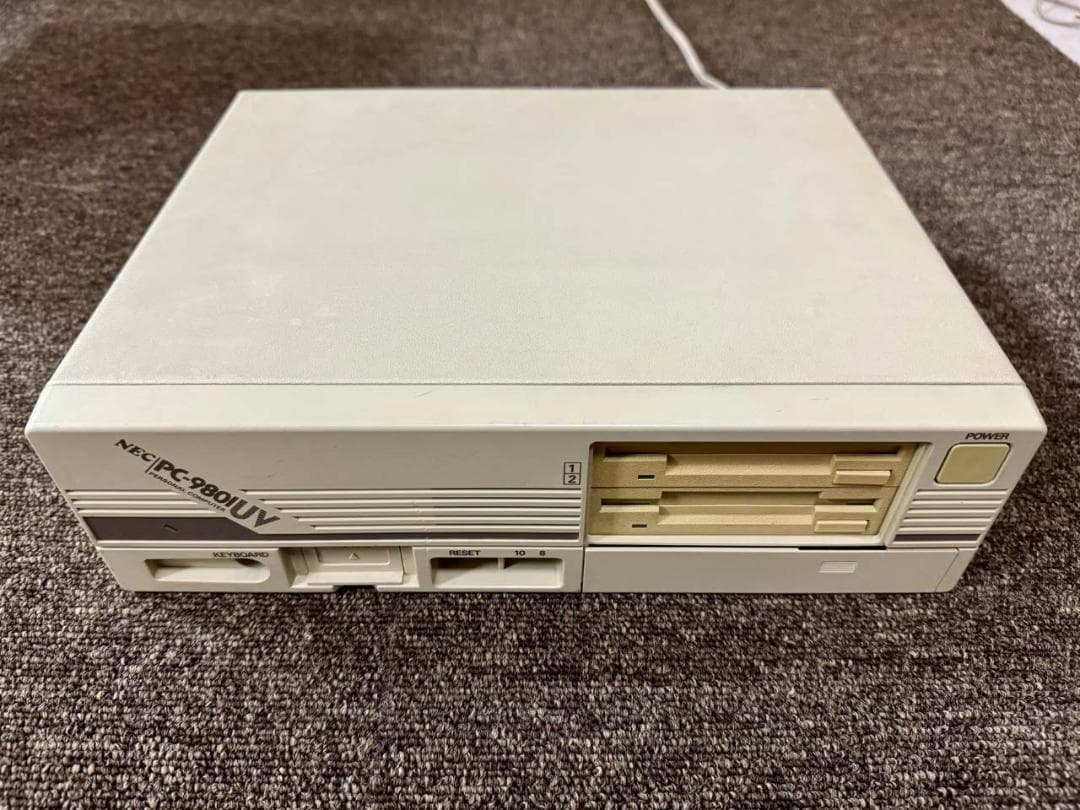 NEC PC-9801UV11 電源ON、起動音 (ピポ音)、FDD起動を確認済