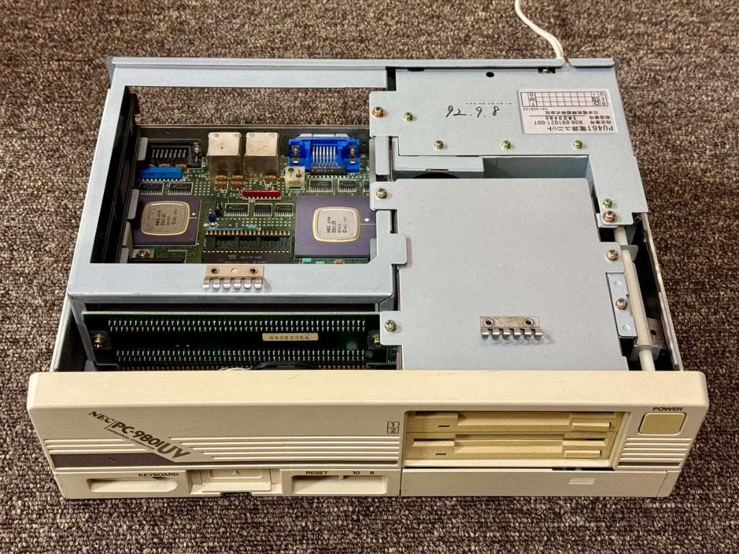 NEC PC-9801UV11 電源ON、起動音 (ピポ音)、FDD起動を確認済