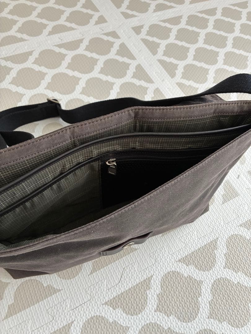 ダークブラウン メッセンジャーバッグ