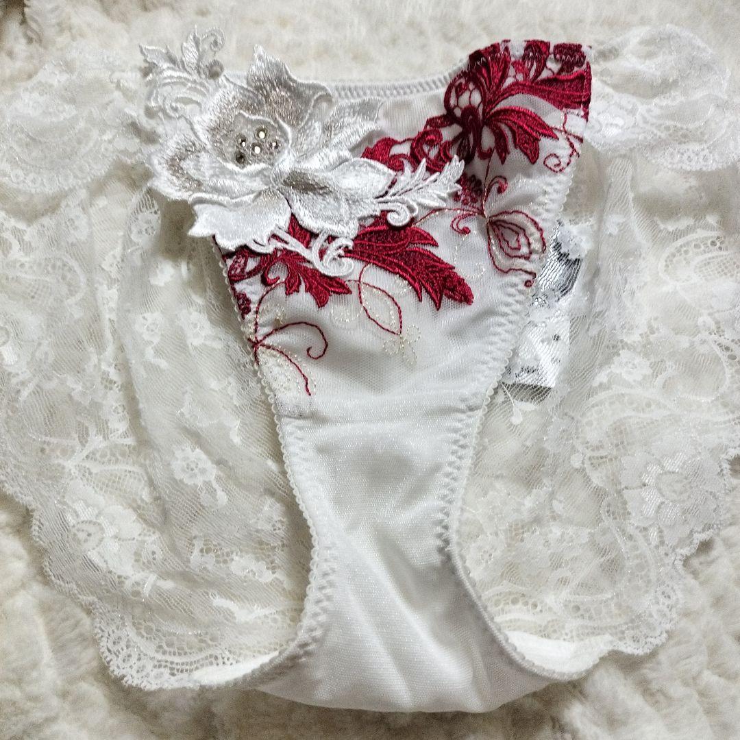 サルート歌舞伎刺繍入りホワイトレッドブラジャーショーツセット即購入◎☆新品未使用