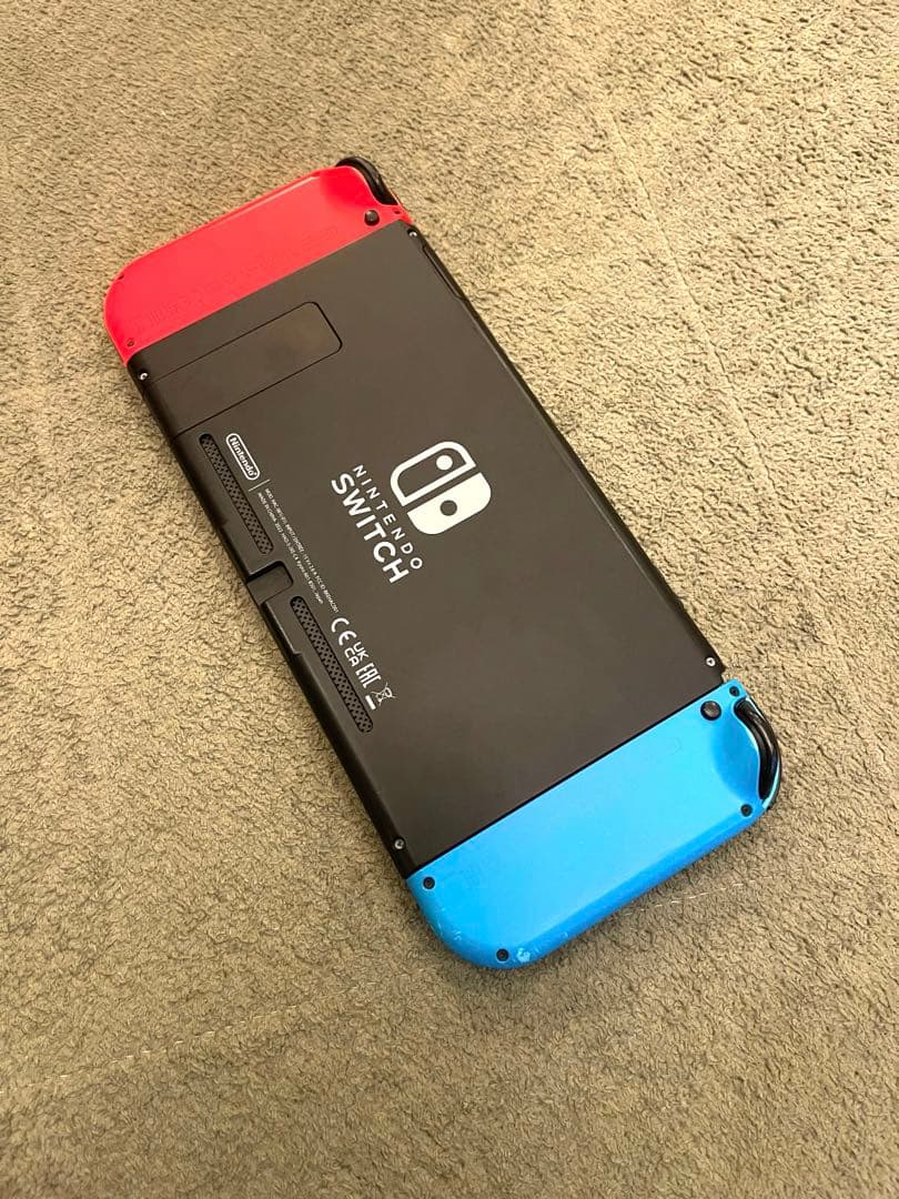 Nintendo Switch 本体（新型） ネオンブルー／ネオンレッド