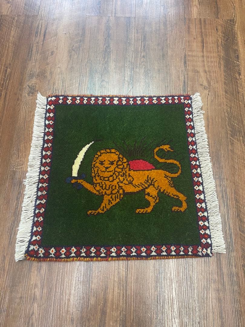 新品　ペルシャ絨毯　手織り　ヤラメ産　ライオン　緑色