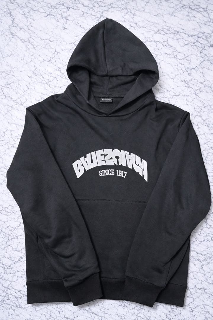 balenciaga ブラックパーカー