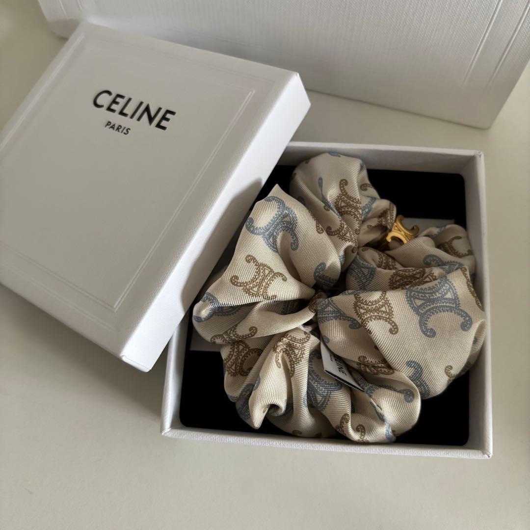 CELINE シュシュ　ベージュ