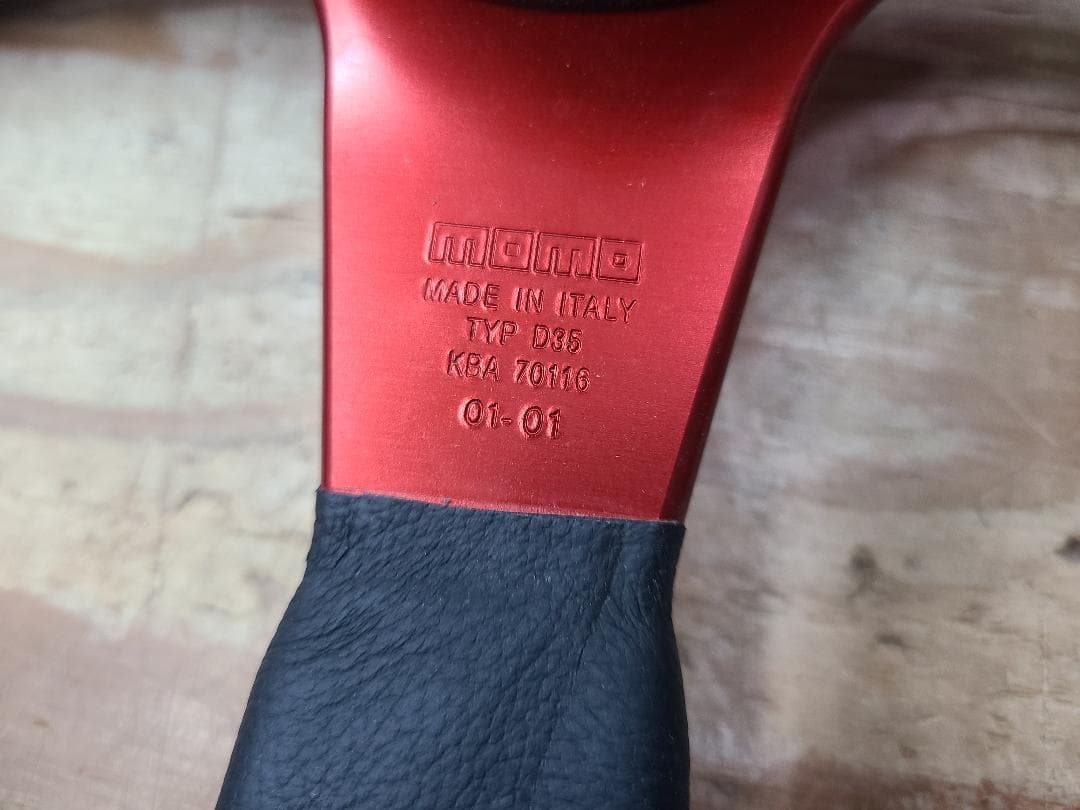 MOMO RACE ステアリング　メタリックレッド　TYP D35