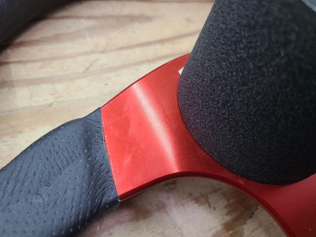 MOMO RACE ステアリング　メタリックレッド　TYP D35