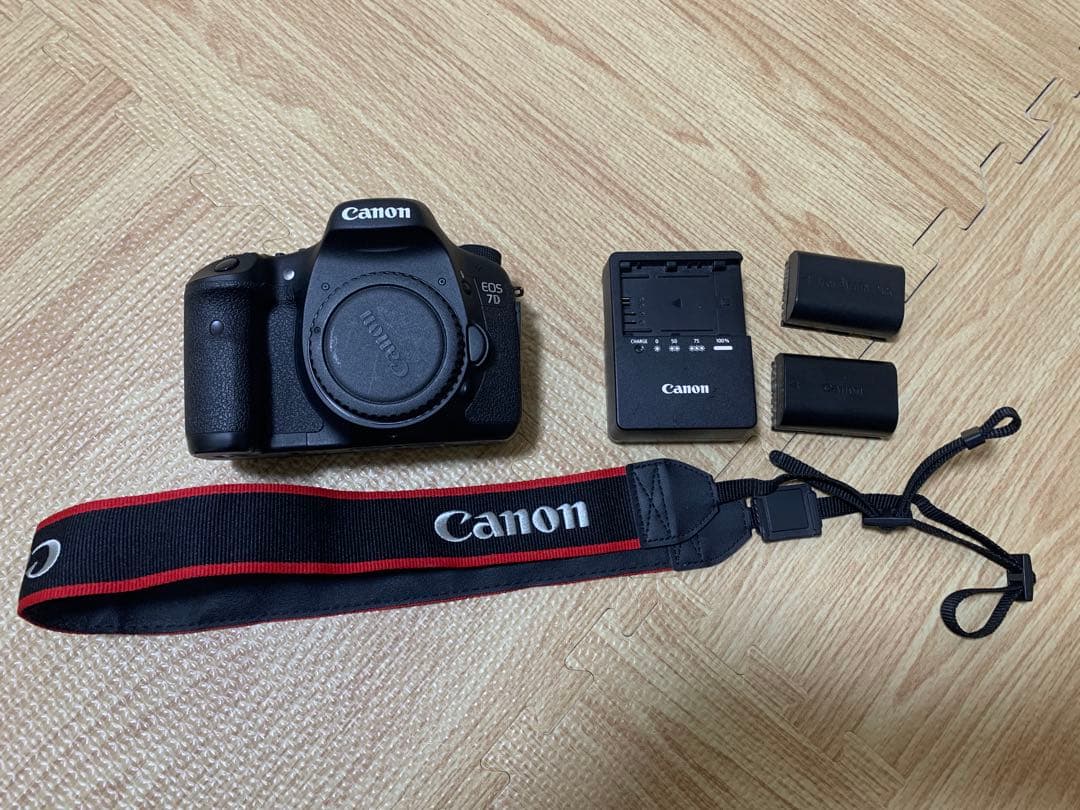 Canon EOS 7D デジタル一眼レフカメラ　シャッター30000回