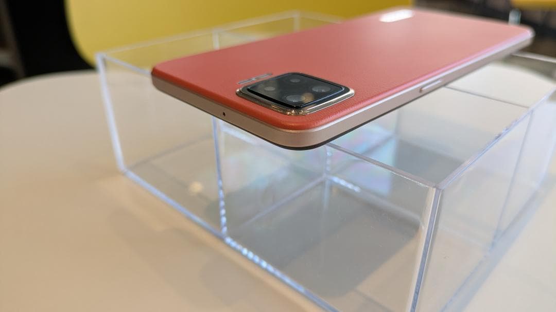 OPPO A73 中古（ 本体、カバー１個、液晶保護フィルム１個）