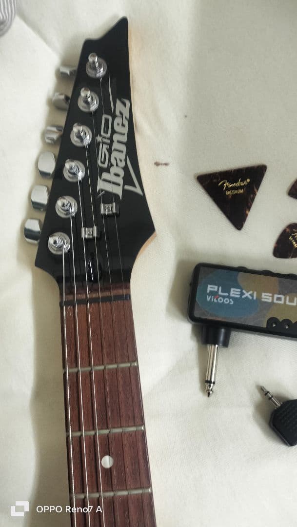 エレキギター 赤黒キルテッド 3ピックアップ　アンプ付き