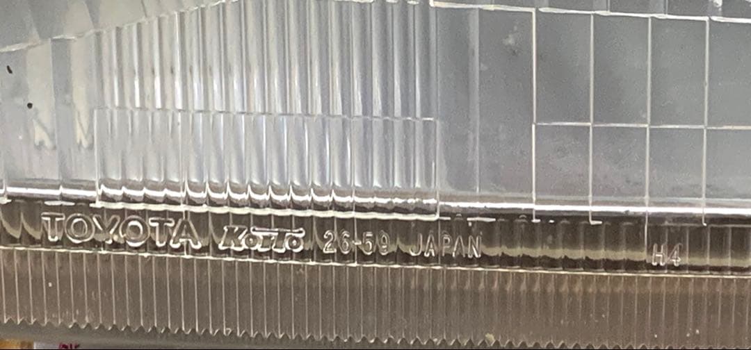 100系ハイエース　純正ヘッドライト左右