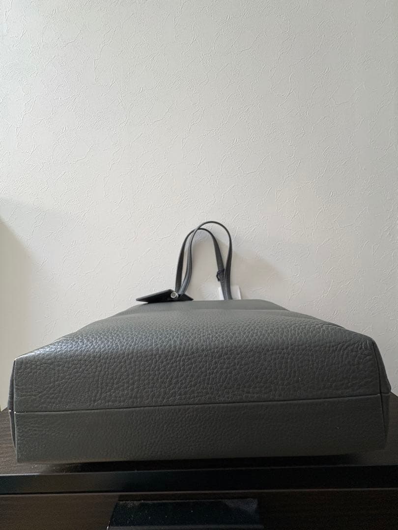 ペッレモルビダ チャコールグレー スリムレザートートバッグ 未使用 MB069