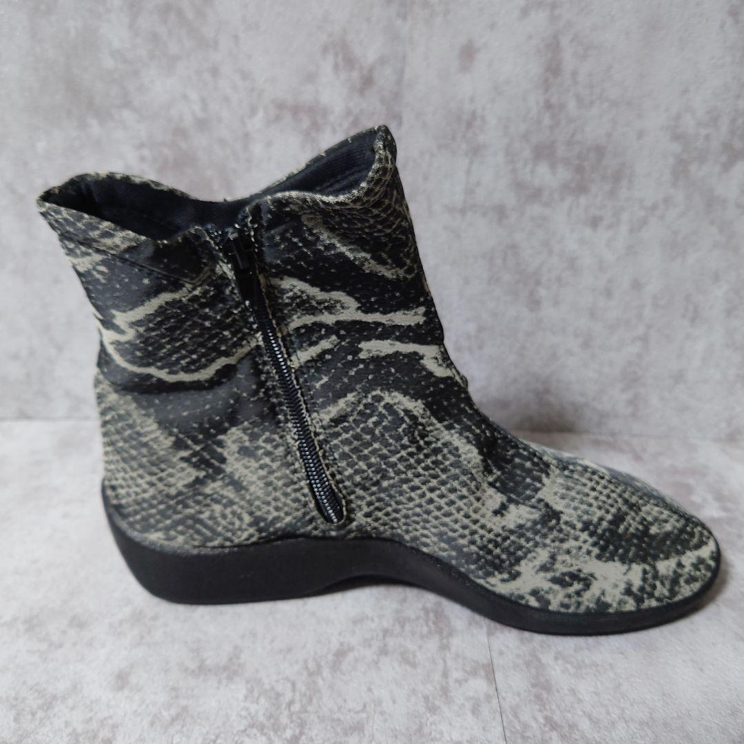 新品未使用　アルコペディコ　ショートブーツ　大きいサイズ　蛇プリント　軽量　39
