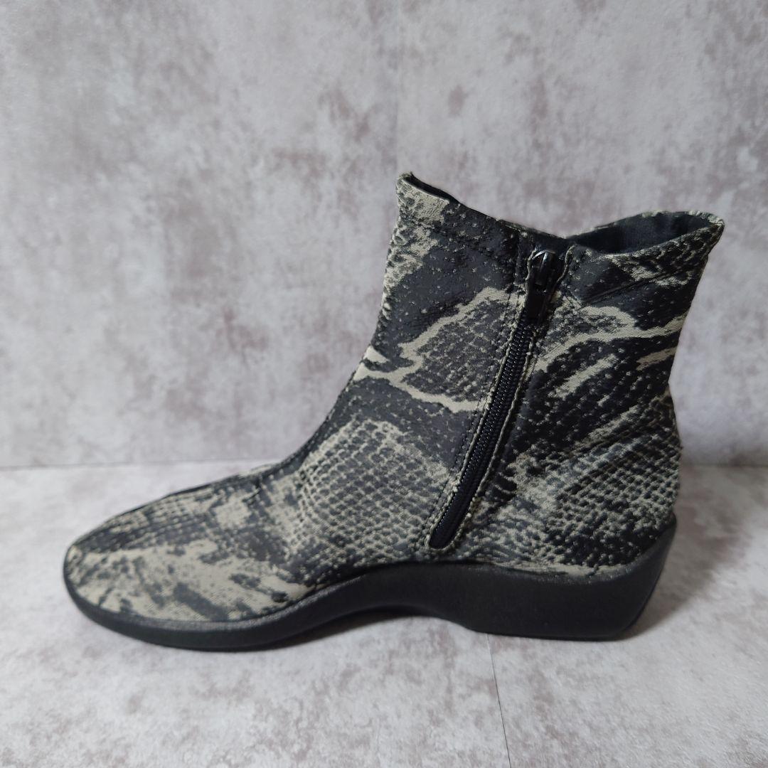 新品未使用　アルコペディコ　ショートブーツ　大きいサイズ　蛇プリント　軽量　39