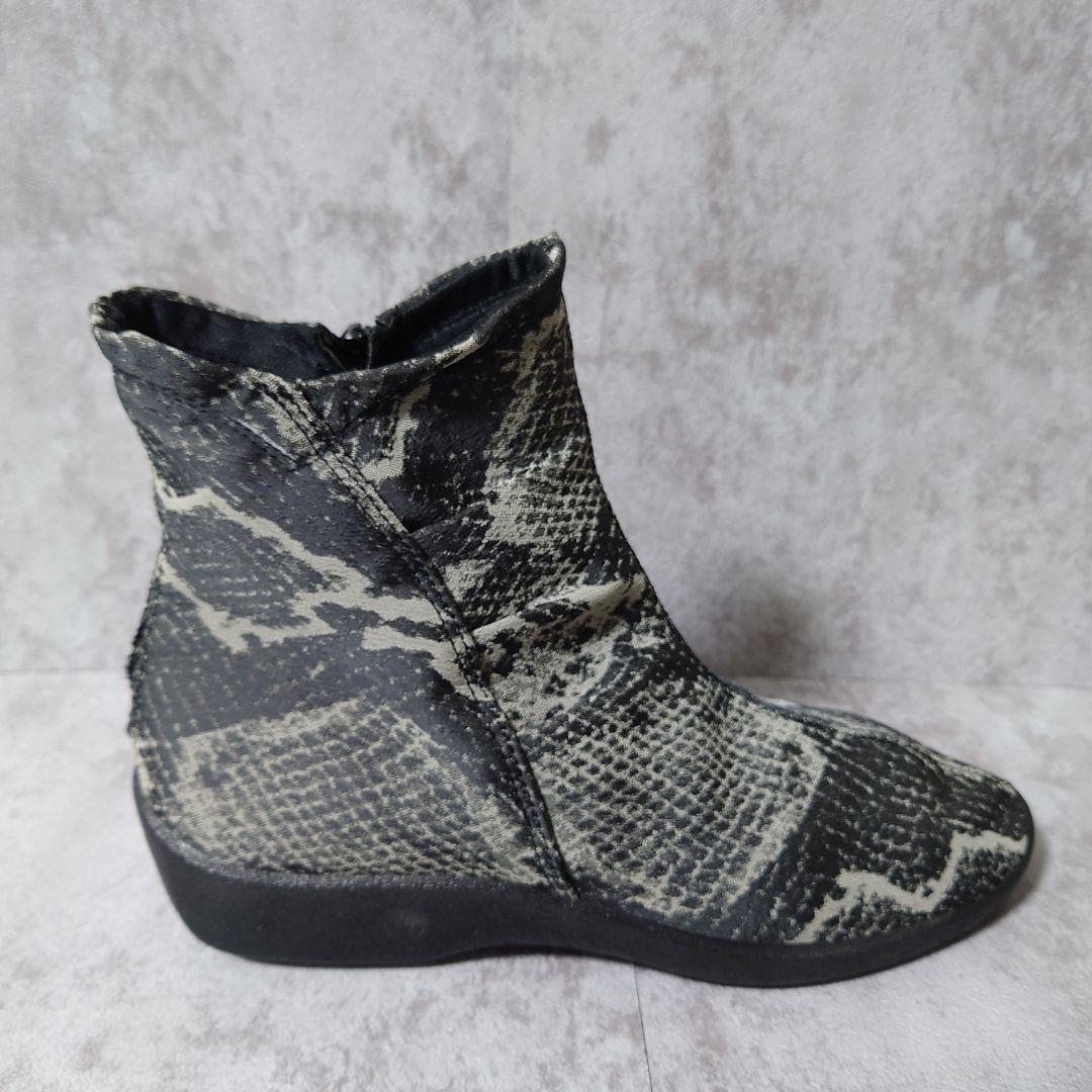 新品未使用　アルコペディコ　ショートブーツ　大きいサイズ　蛇プリント　軽量　39