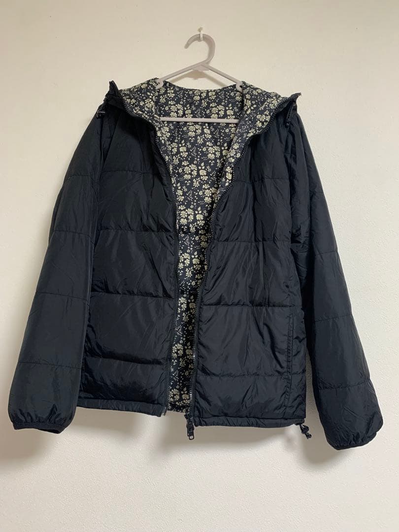 ハグオーワー モンロ リバティプリント ダウンジャケット ブラック