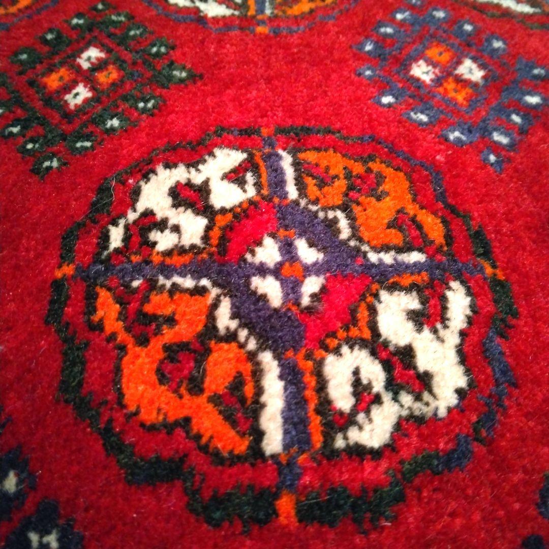 手織りヴィンテージラグ　トライバルラグ　トルクメン絨毯