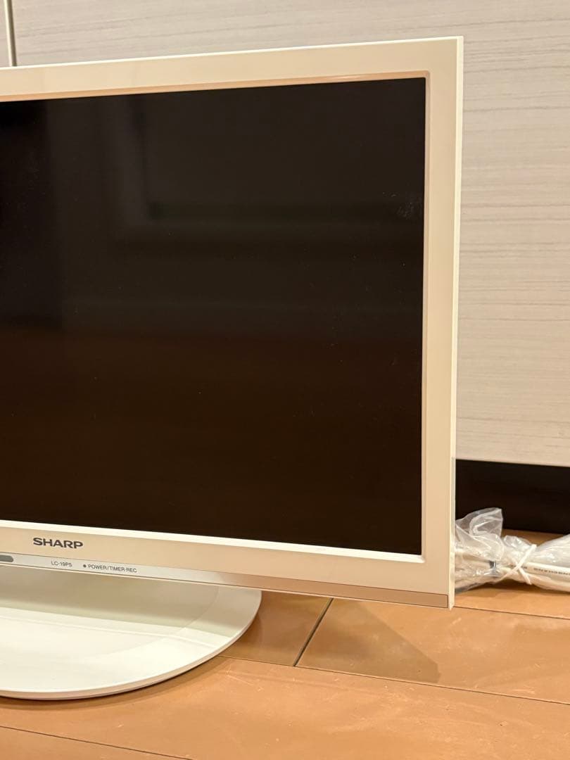 SHARP AQUOS TV シャープ 液晶テレビ　ホワイトLC-19P5