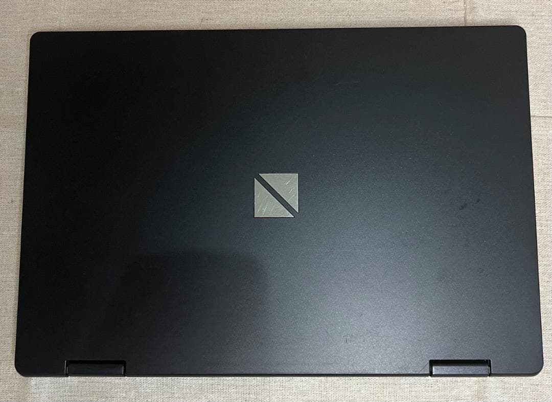 E-35/小型・軽量/m3-7Y30/SSD128GB/4GB/FHD液晶