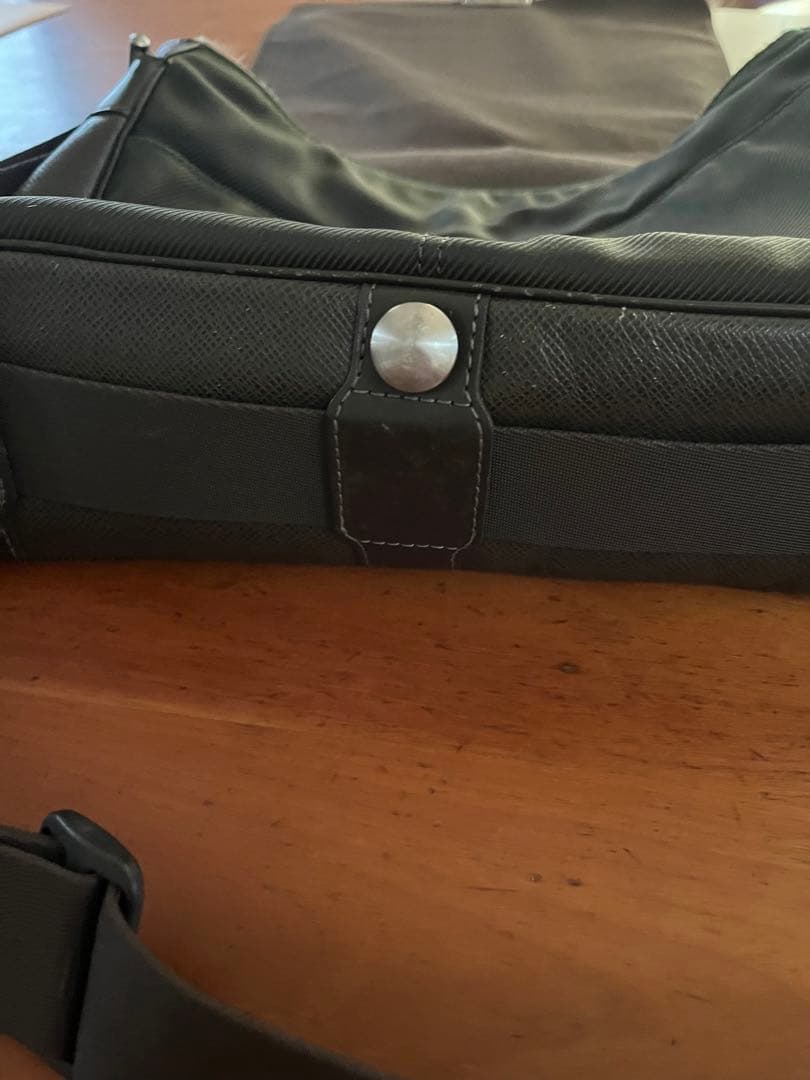 ルイヴィトン　タイガ　ヴィクトール