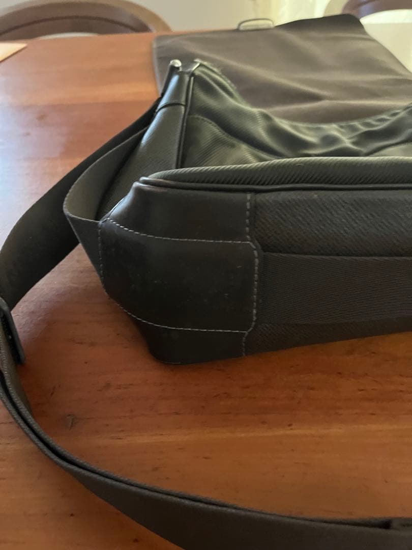 ルイヴィトン　タイガ　ヴィクトール