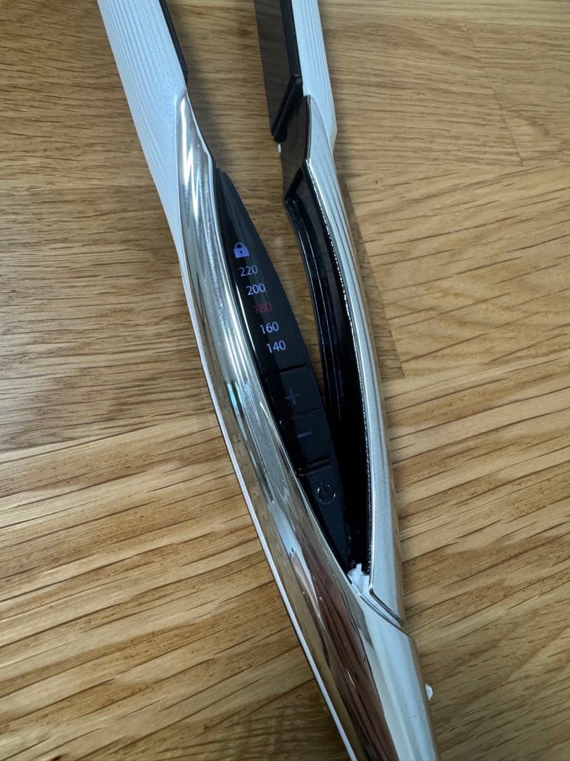 リファ　ストレートアイロン　RE-AC02A-RIW