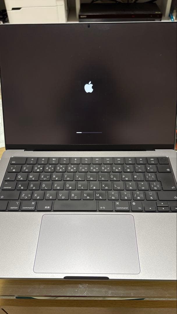 Apple MacBook Pro 14インチ 2021【シールによる日焼け跡】