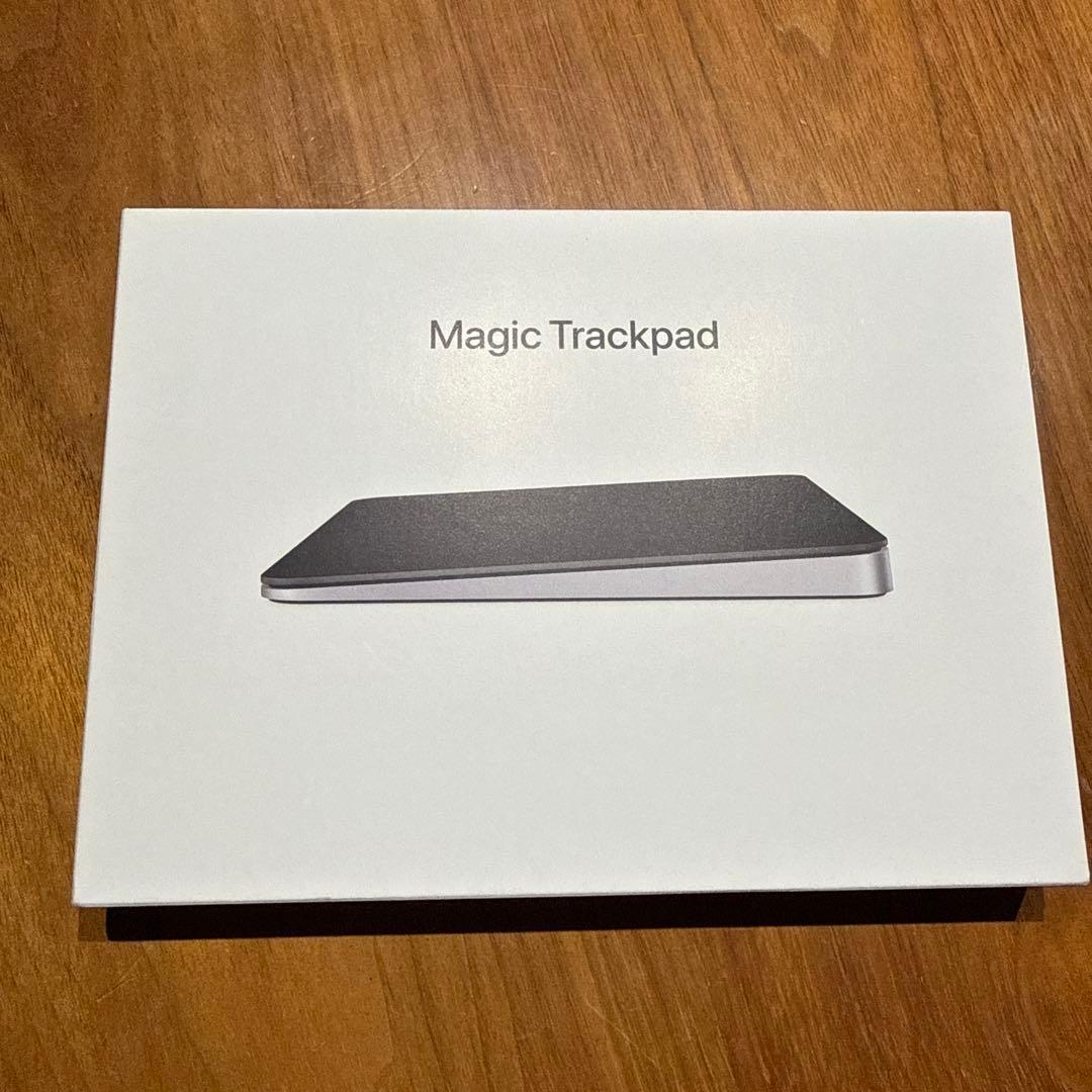 Magic Trackpad 本体とUSB-Cケーブル