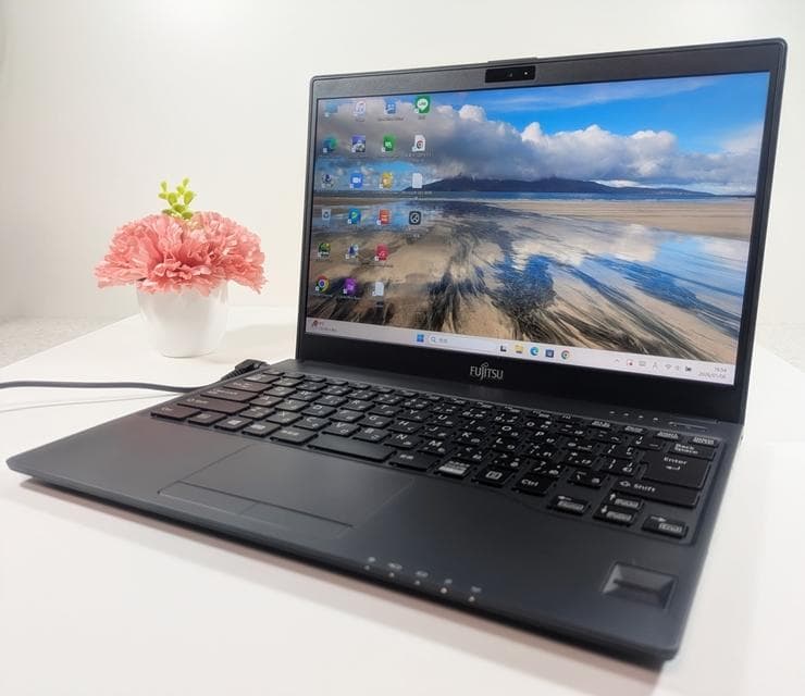 【超美品】軽くて持ち運びラク✨すぐ使えるノートパソコン✨Win11✨新品8GB