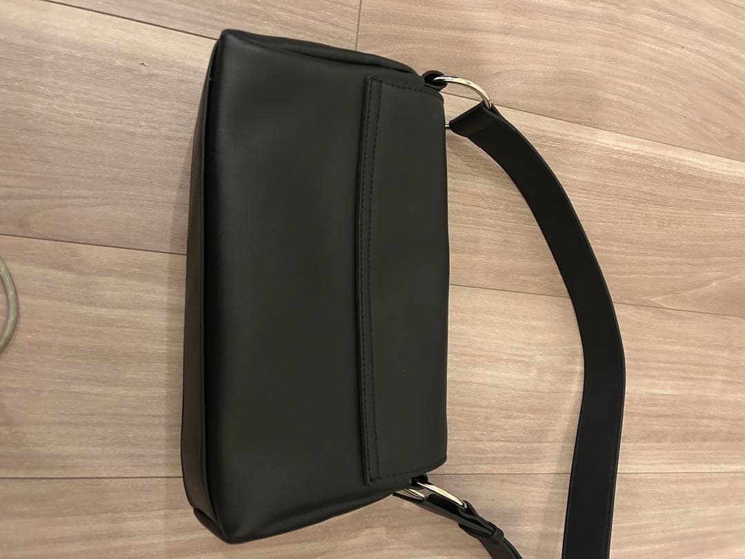 BEARDSLEY ビアズリー風　レザーボディバッグ　1回使用