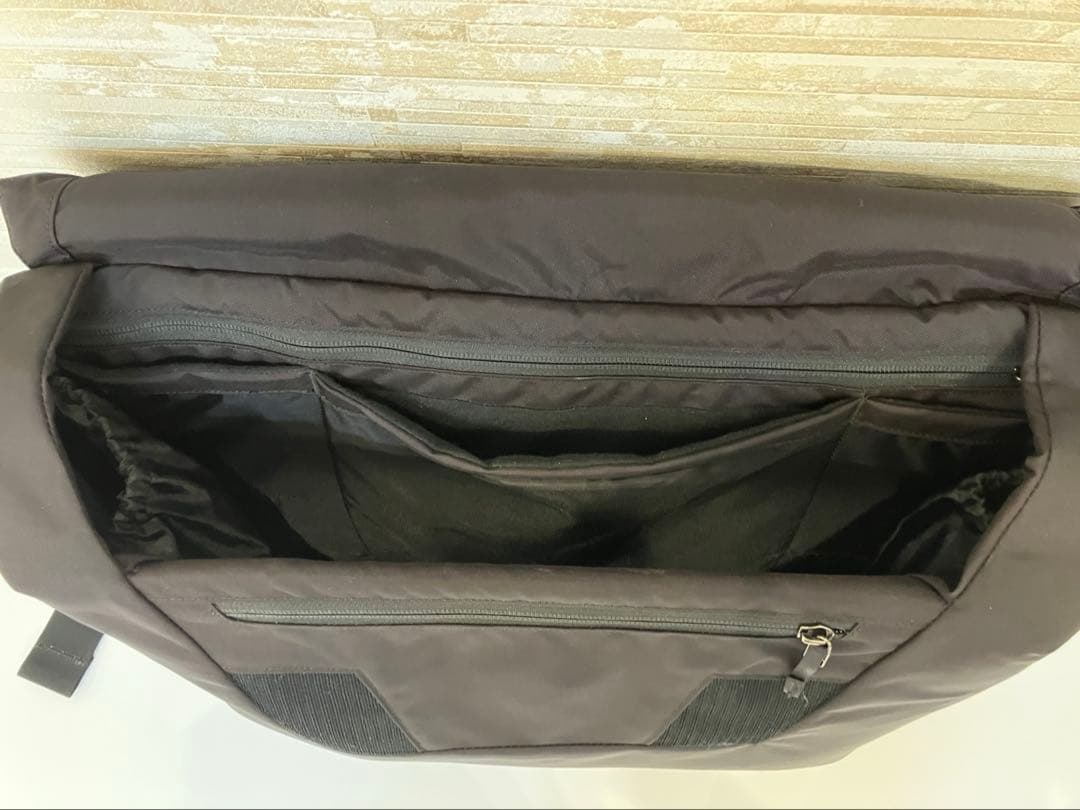 なな ARC'TERYX Fyx 13メッセンジャーバッグ　フィックス