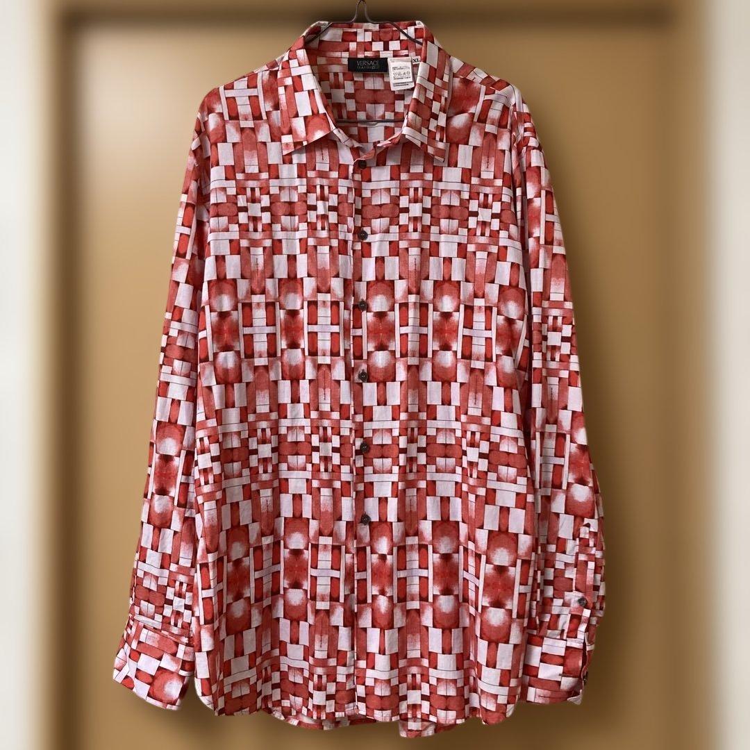 ま*ん様 【レア美品】ベルサーチ 赤柄シャツ ビンテージ