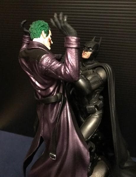 『バットマン：アーカム・ビギンズ』バットマン vs ジョーカー スタチュー