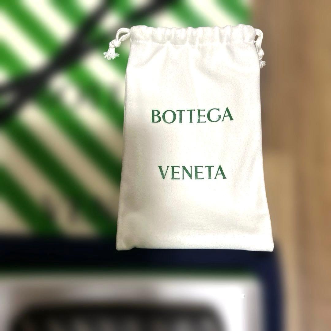 BOTTEGA VENETA長財布 ラウンドファスナーブラックホワイト