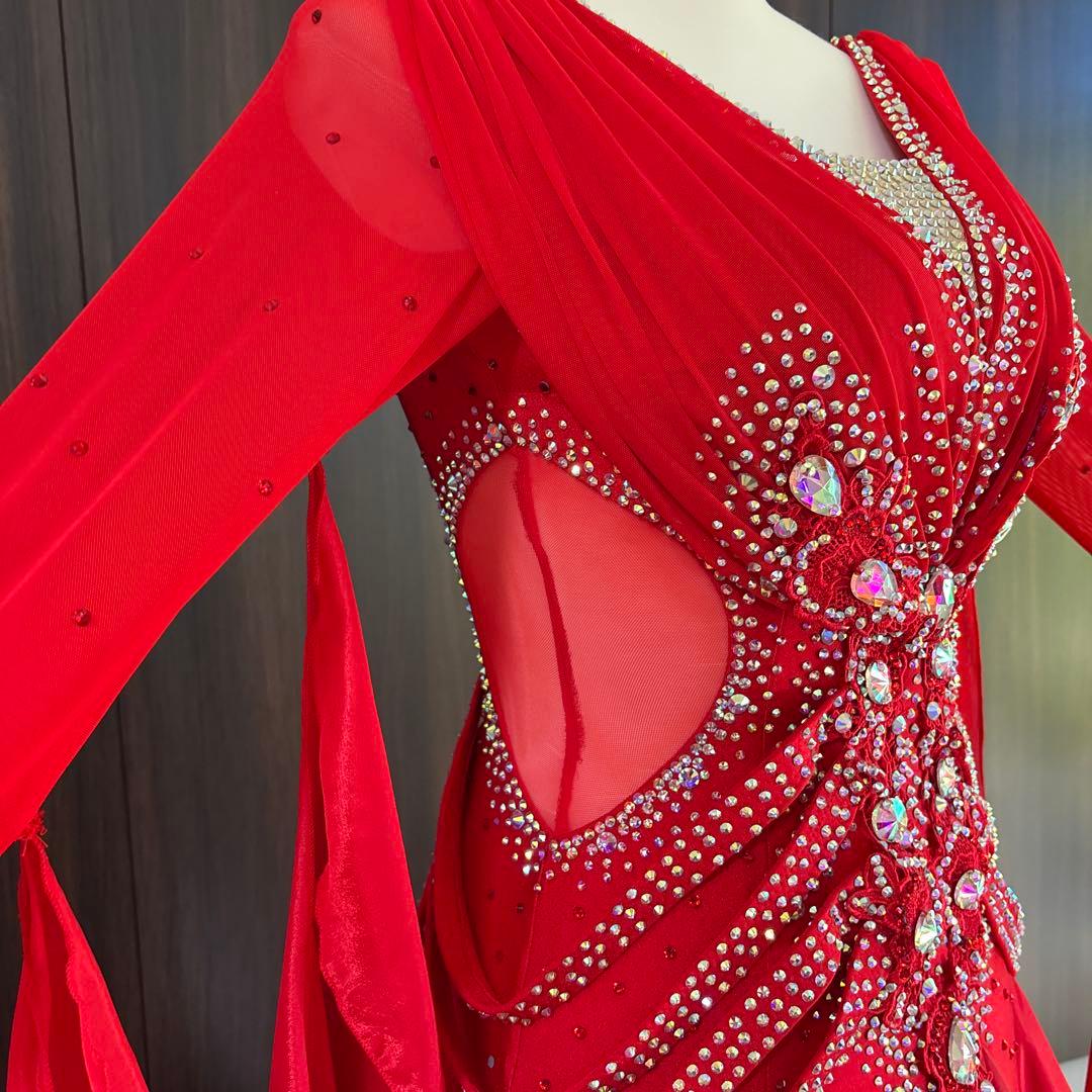 社交ダンス　赤　ドレス　パーティー　競技会　トライアル　豪華